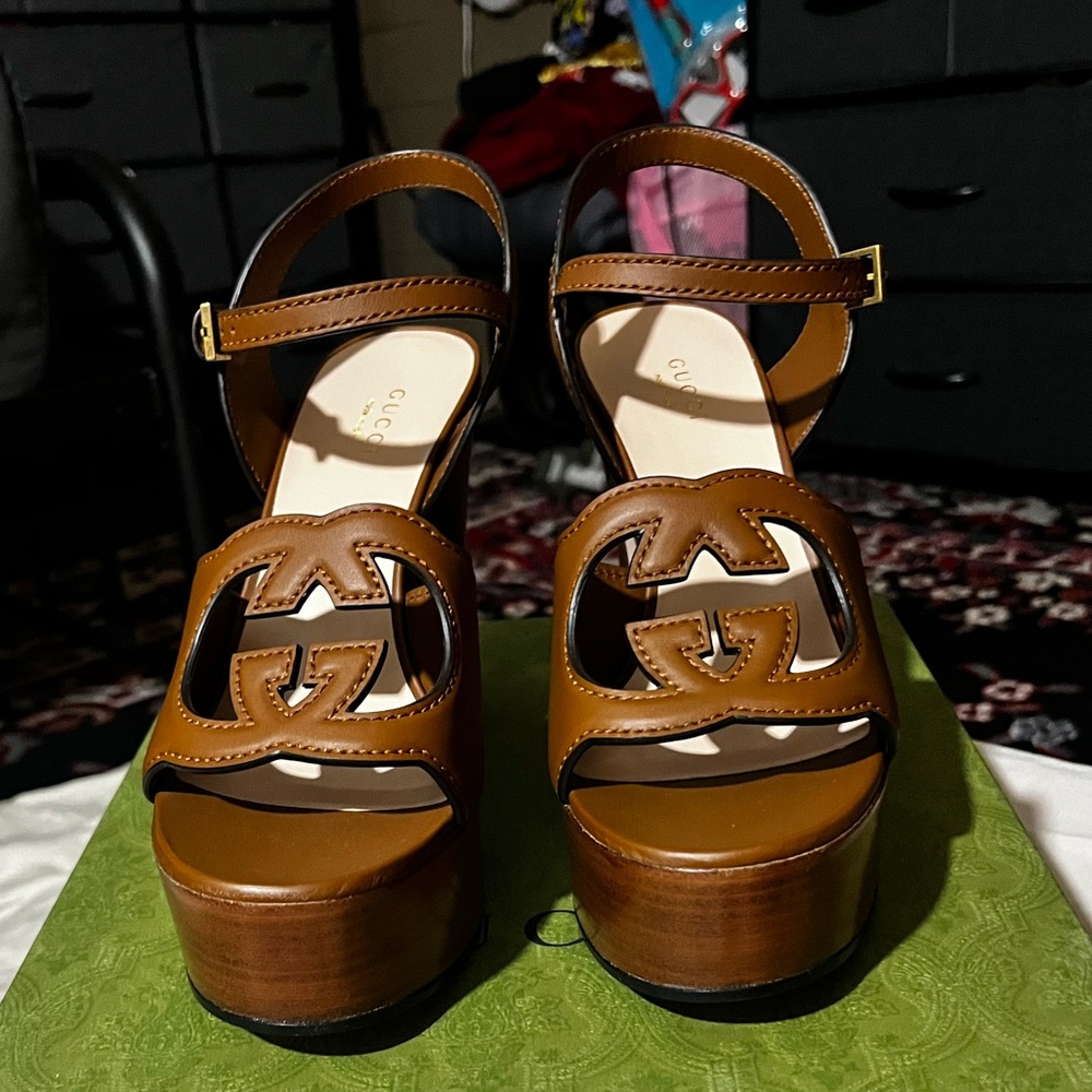 Gucci womens interlocking G brown leather platform ankle strap heel Sz 38.5